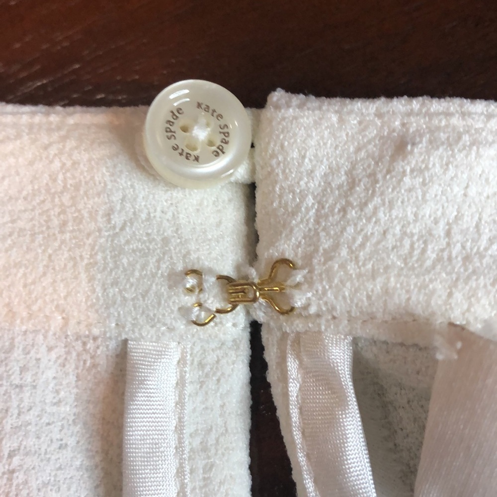 Kate Spade ‘Linda’ Size Small. Ivory Crepe Short Sleeve Keyhole closing in back - Picture 6 of 6